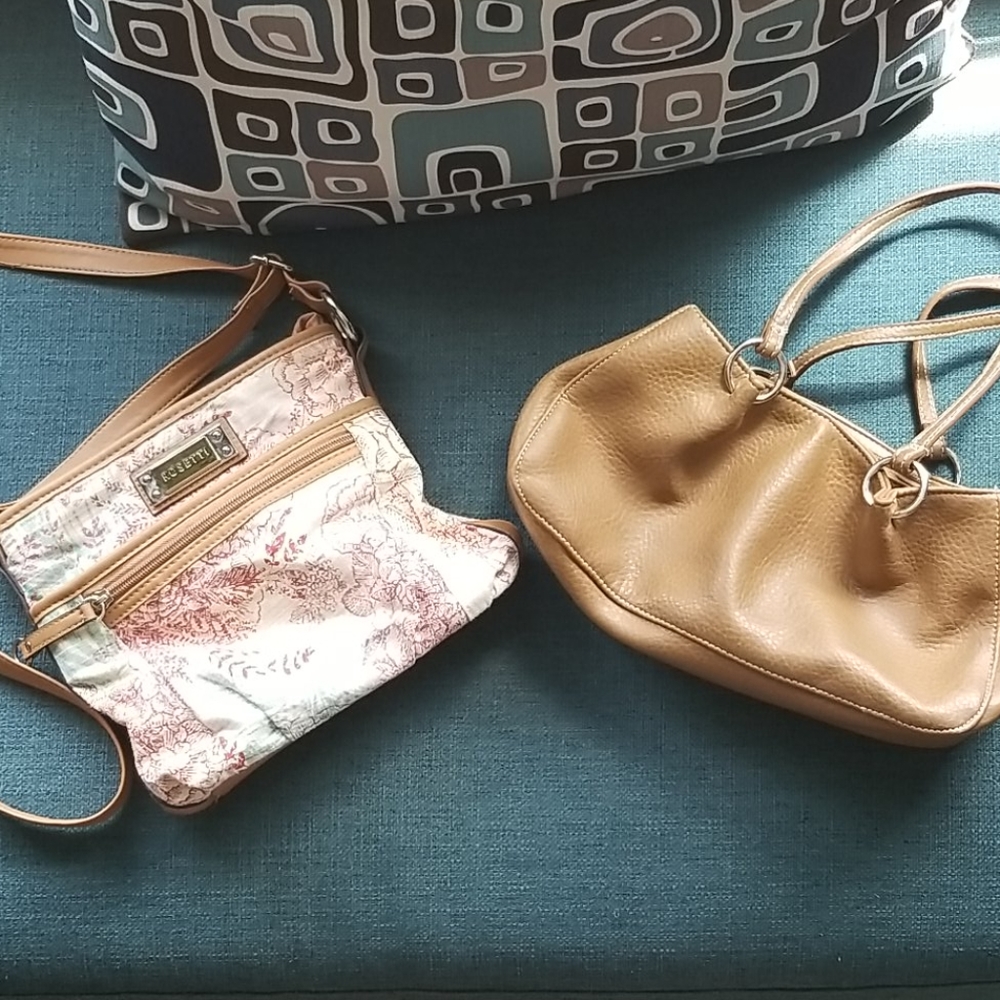 2 purses neutral colors